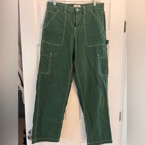 Green cargo pants. Fits like a size 4. Worn once!